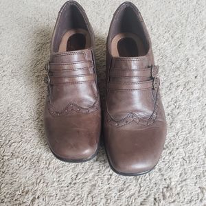 EUC- like new- Earth Origins women's heeled oxfords